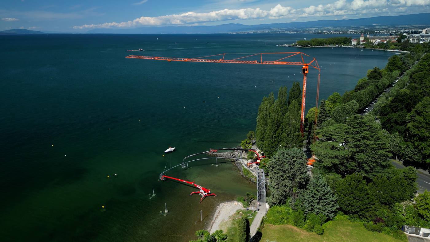 Vue aérienne du perchoir posé sur le lac